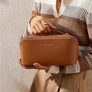 Eachy Tan Zip Cosmetic / Makeup Case